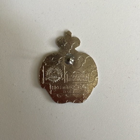 Goofy candy apple hidden Mickey pin - Picture 2 of 3